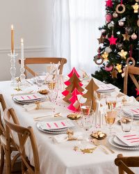 Decoración clásica para mesa de Navidad