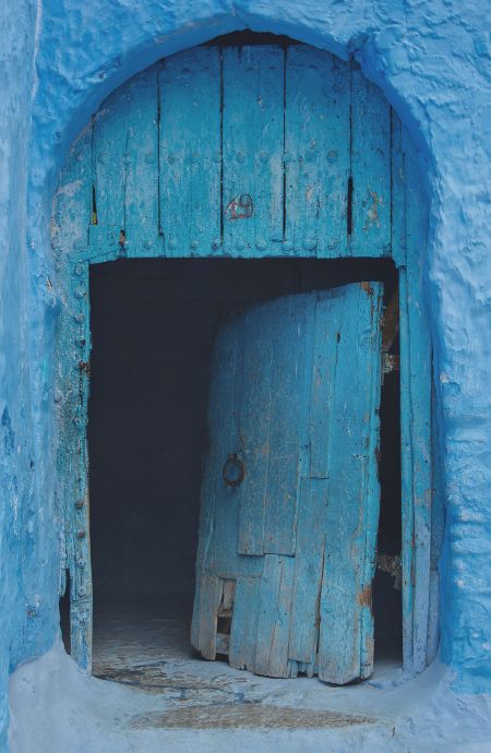 puerta vieja azul reciclar