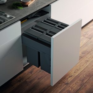 Cubo de reciclaje extraíble con acabado en antracita